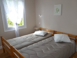 Chambre 2 personnes Village de Gîtes Les Collines d'Eyvigues 24580 Salignac Eyvigues Clévacances