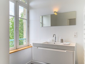 salle d'eau privative et communicante à la chambre