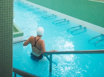 ©ART GE - Pierre Defontaine -  Cure thermale à Bains-les-Bains - Piscine thermale