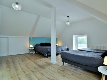 Chambre 3 pour 4 personnes au 1er étage (4 lits de 90x190 cm ou 2 lits de 180x90 cm)