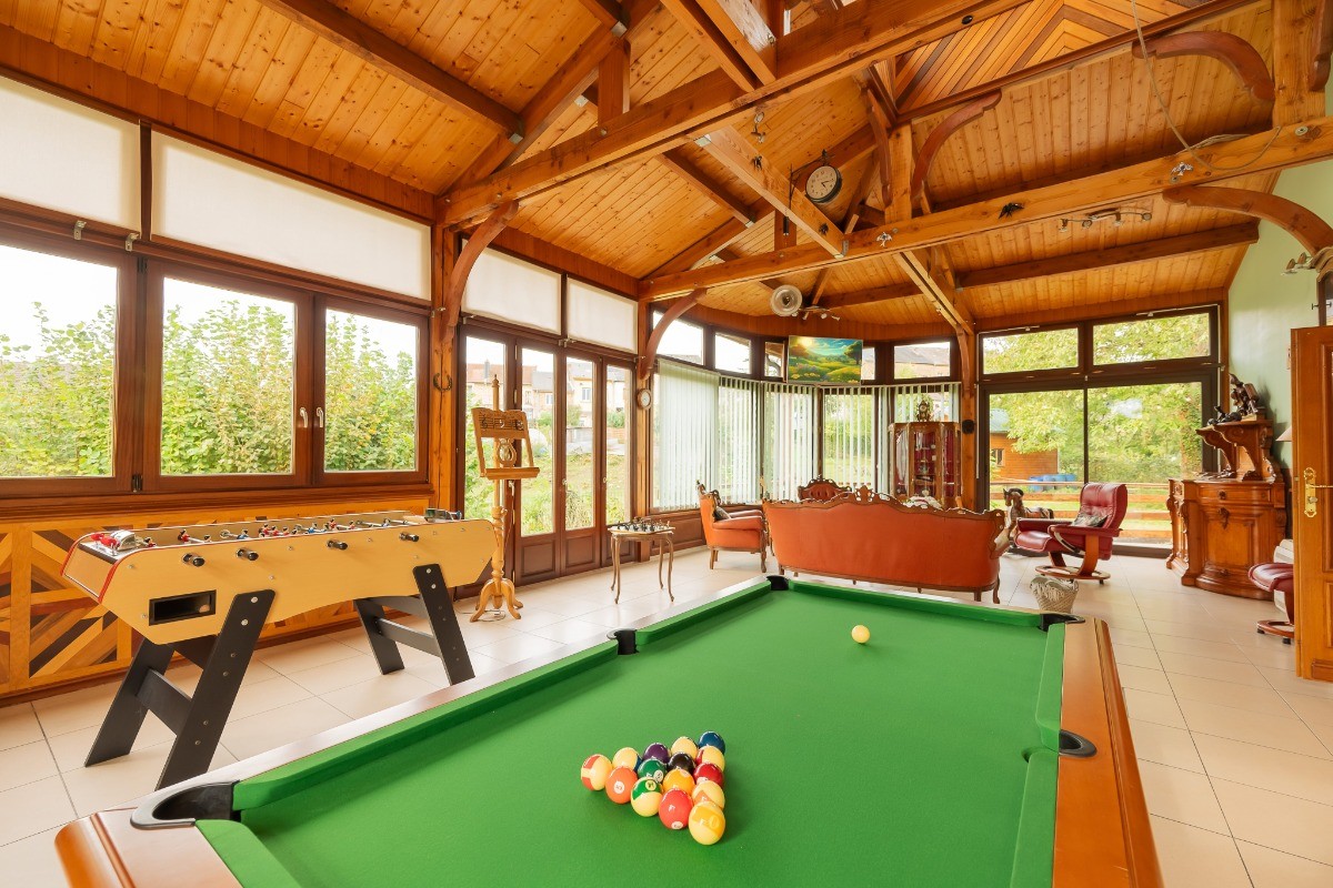 Espace véranda avec billard et baby foot