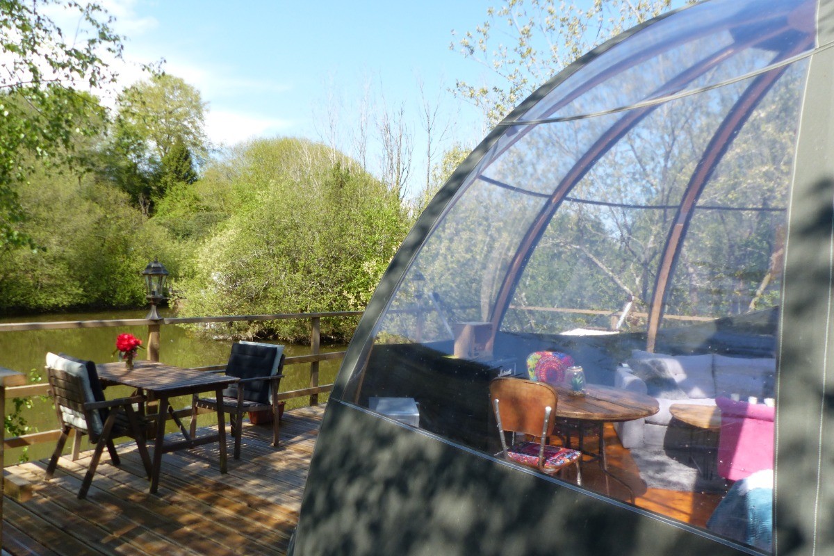 terrasse au bord de l'étang