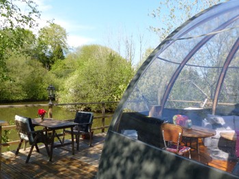 terrasse au bord de l'étang
