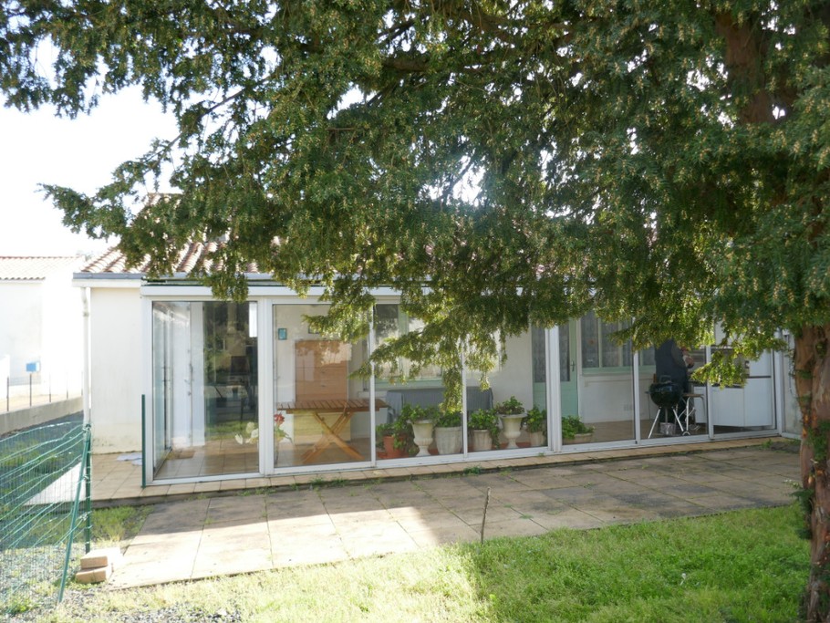 La véranda ouvrant sur le jardin