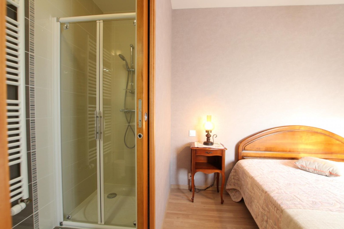 chambre 1 avec salle d'eau privative