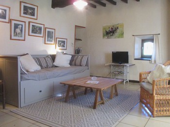 salon avec canapé convertible 160cm - gîte Chez Grand Père