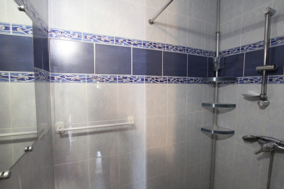 Douche (avec rideau)