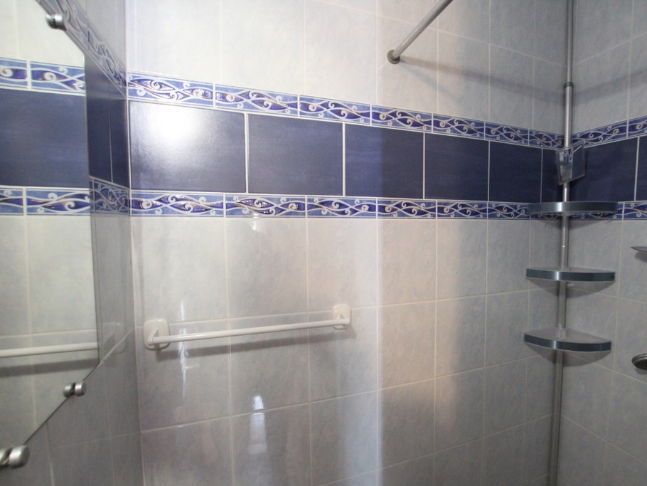 Douche (avec rideau)