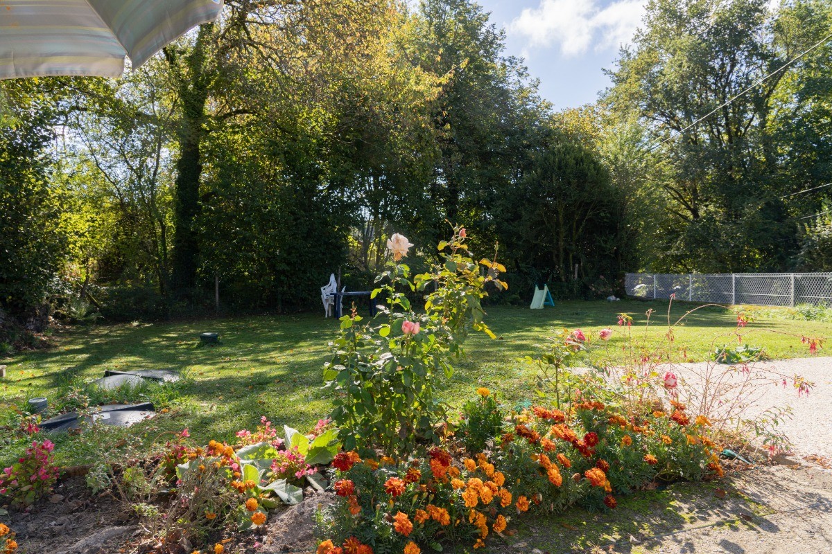 Jardin fleuri HAUTE-VIENNE 87 Gîte Le KAOLIN Clévacances