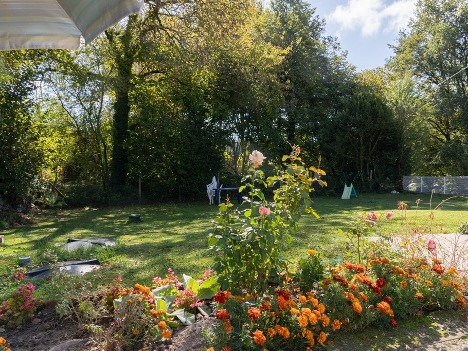 Jardin fleuri HAUTE-VIENNE 87 Gîte Le KAOLIN Clévacances