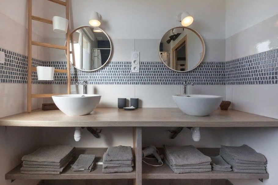 salle d'eau au RDC avec double vasque