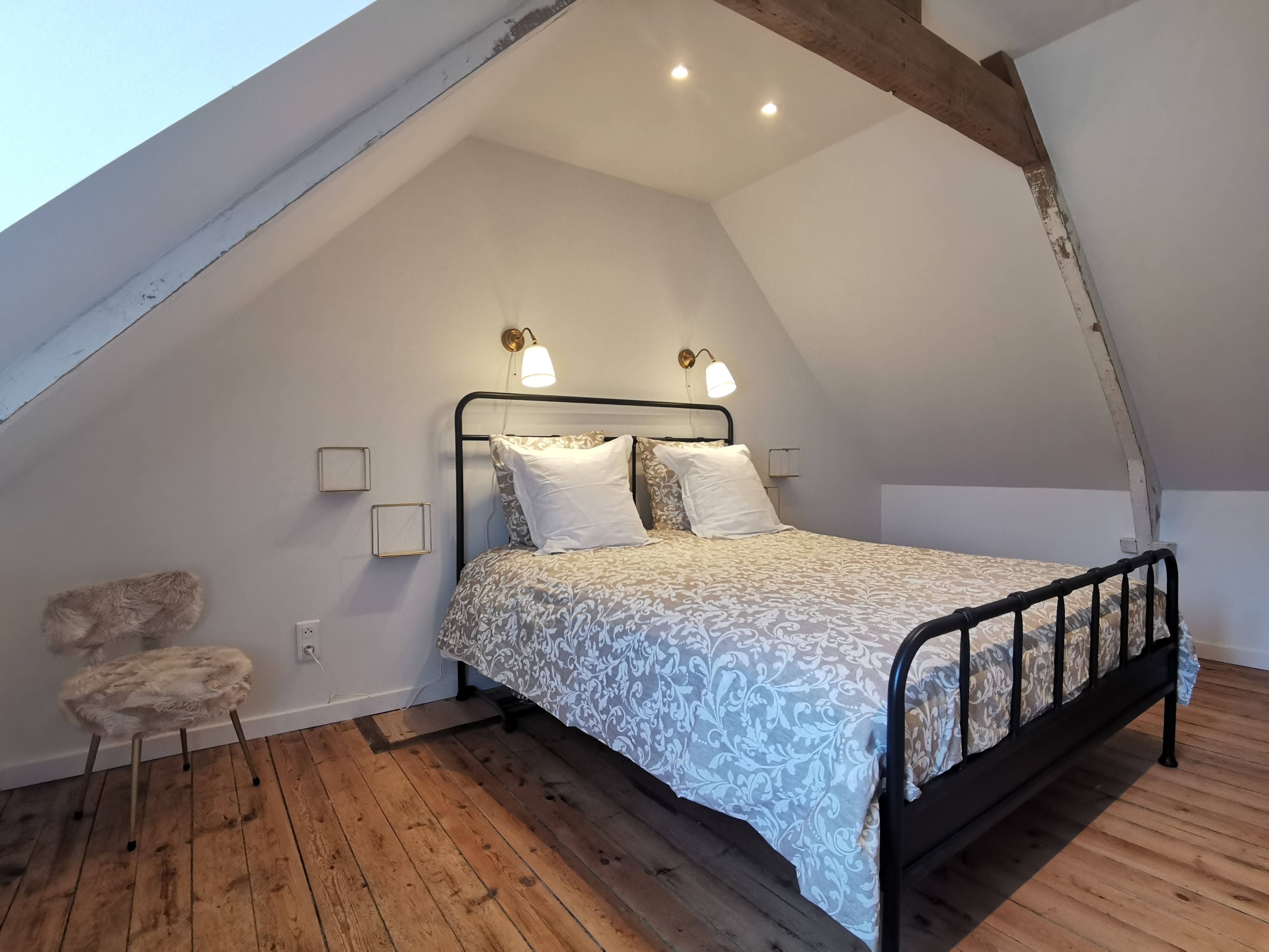 Au 2eme étage 1 chambre avec un lit 160