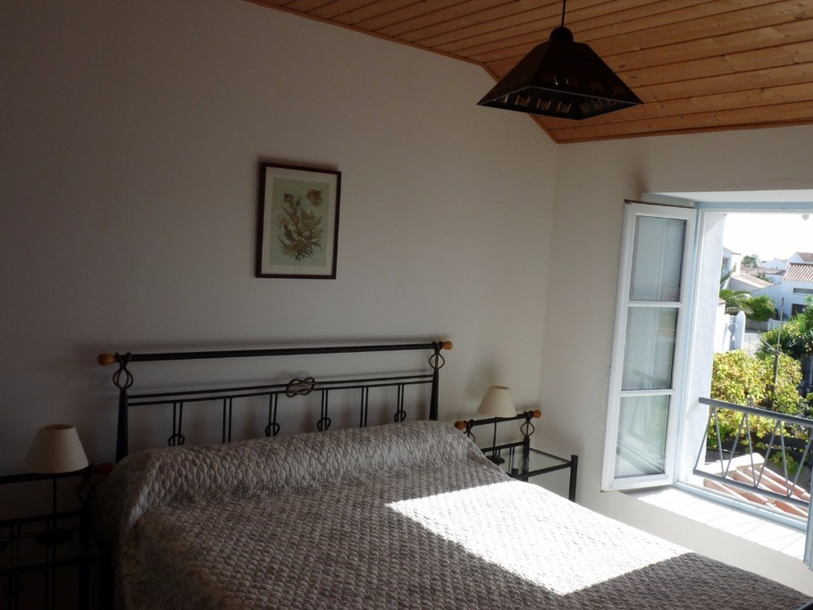 Chambre 1 : 1 lit de 140