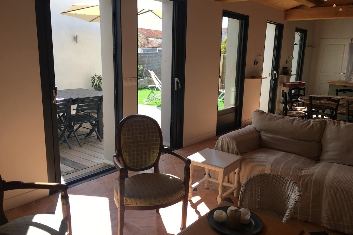 Séjour ouvrant sur la terrasse - La maison 6 couchages et +