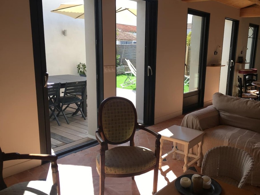Séjour ouvrant sur la terrasse - La maison 6 couchages et +