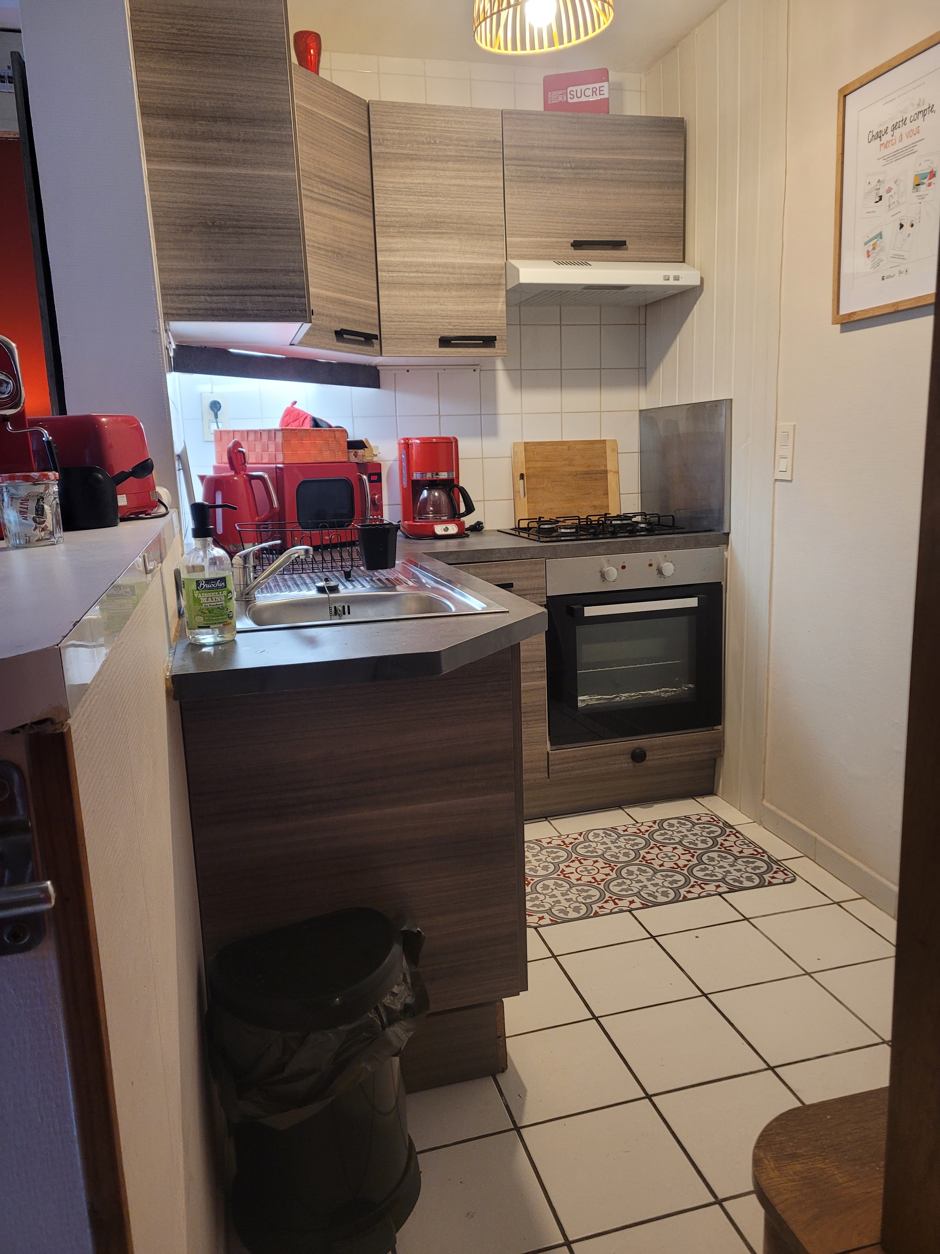Le Goaster, Ferme de Kerloury, Gîte Tulipe, 2-4 personnes, espace cuisine au RDC