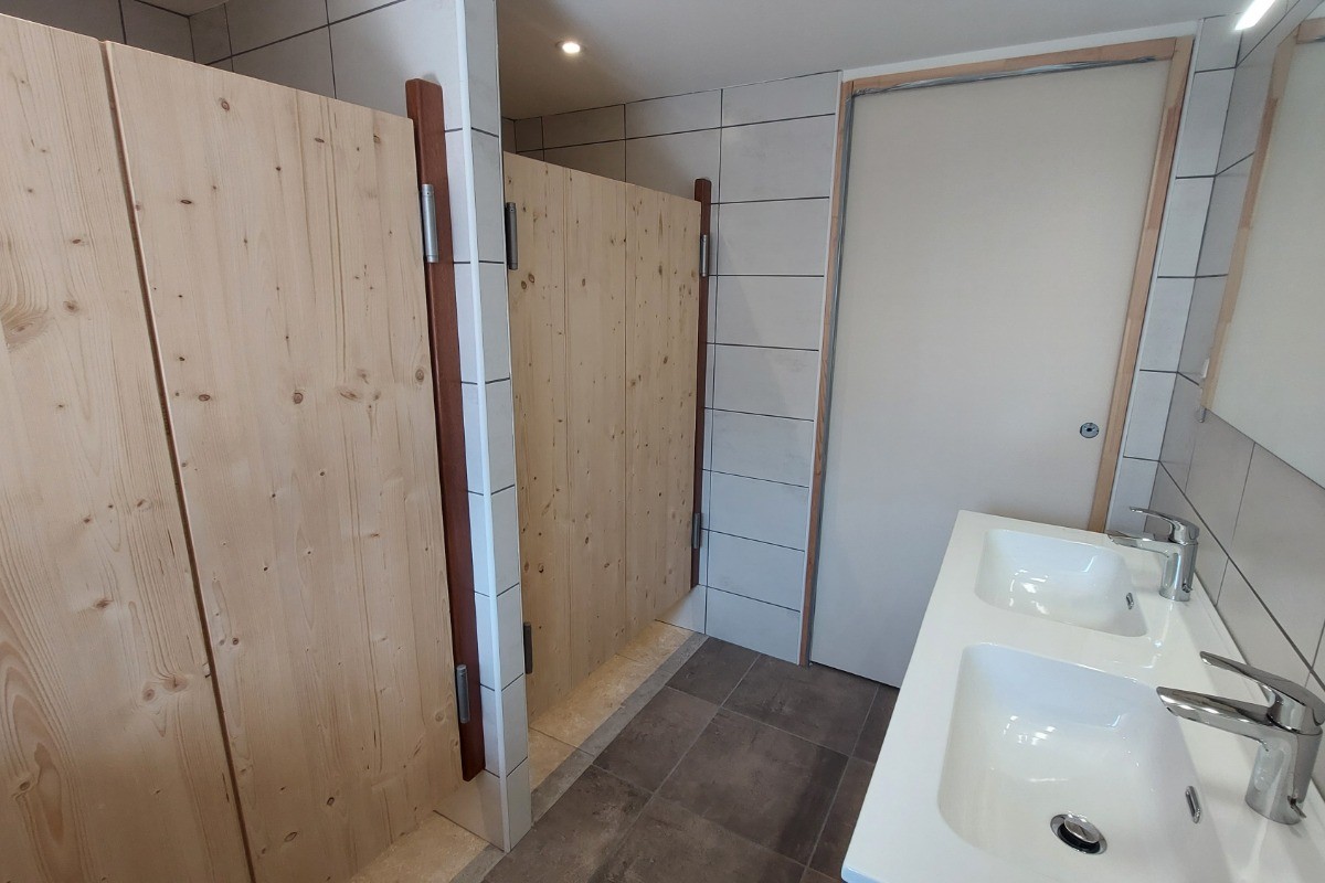 Salle d'eau RDC avec 2 douches