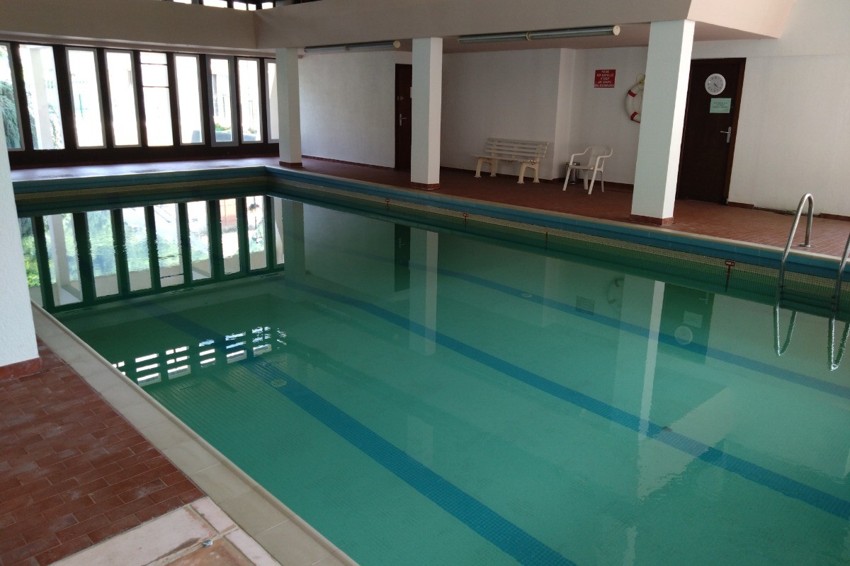 La piscine intérieure chauffée  (10 m x 5m)