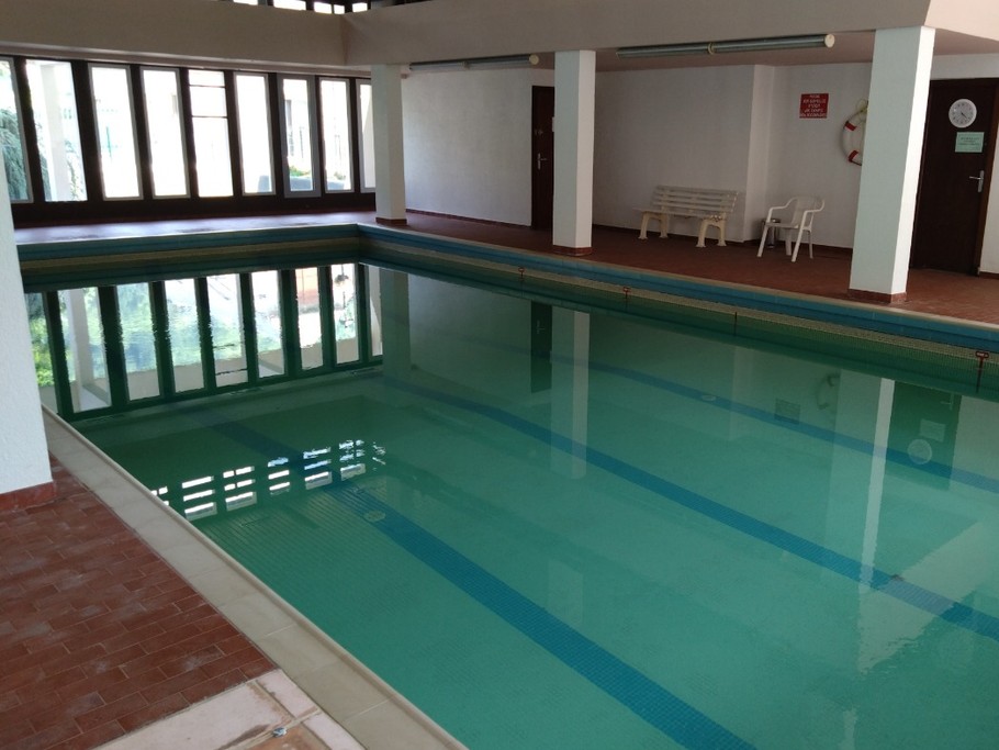 La piscine intérieure chauffée  (10 m x 5m)