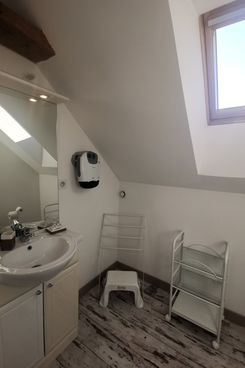 Le cabinet de toilette du 1er étage