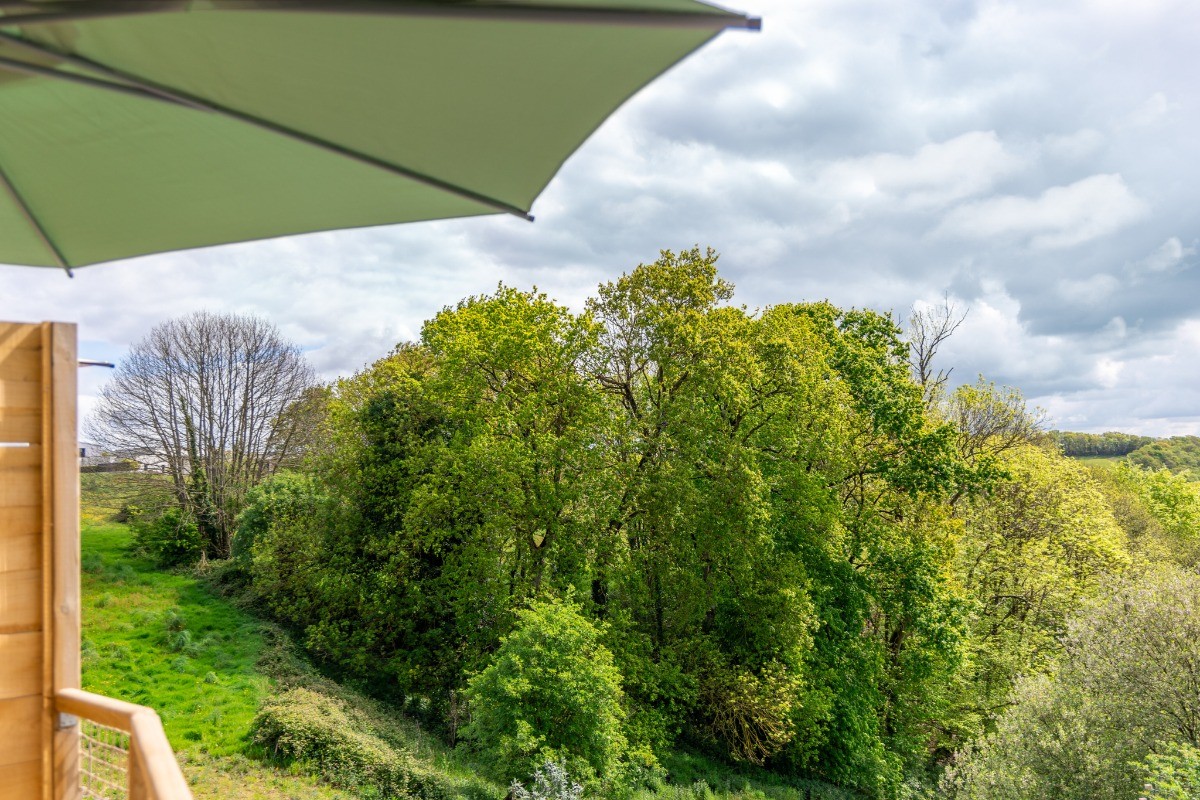 Crédit photo Ameliegraphie.com/ Terrasse individuelle avec vue sur le parc naturel et la vallée