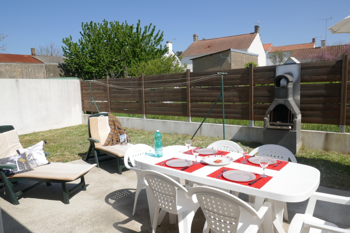Terrasse avec salon de jardin