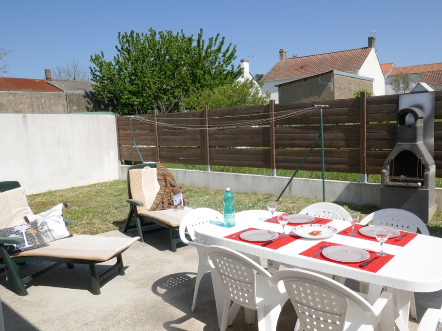 Terrasse avec salon de jardin