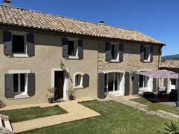 Entrée de La Bastide d'Iris