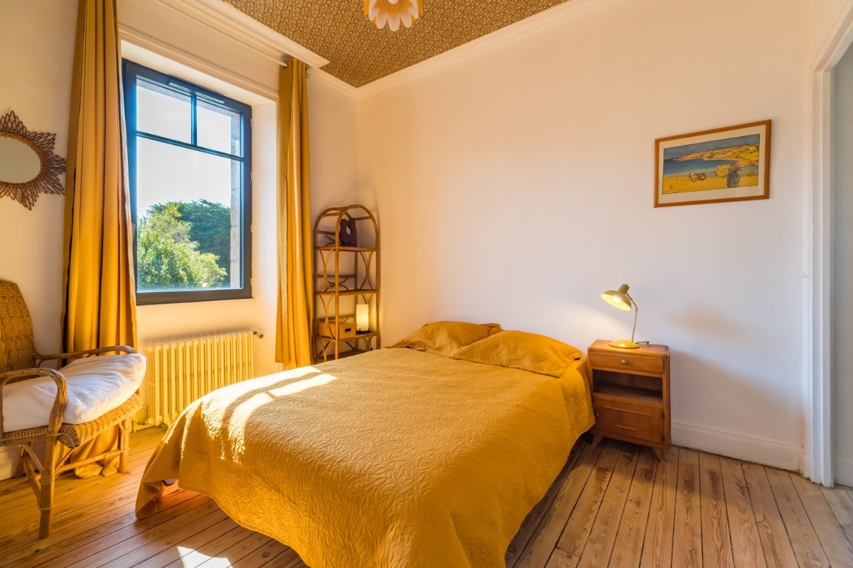 VILLA PERROSIENNE VUE MER - 12 personnes - PERROS-GUIREC - COTES D'ARMOR - BRETAGNE - chambre jaune 1er étage avec coin toilettes