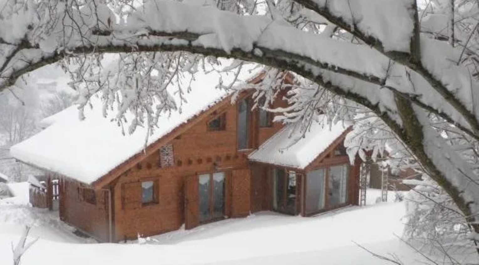 Chalet les 4 Saisons sous la neige