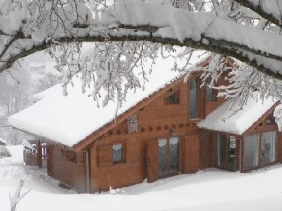 Chalet les 4 Saisons sous la neige