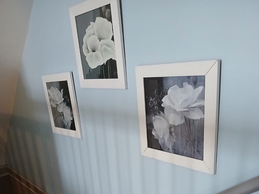 Staircase leading from the living room to the first floor, which is entirely reserved for the guest room and its travellers.