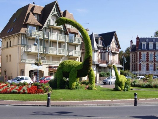 dinosaure de villers sur mer a 1,3 km de notre location saisonnière