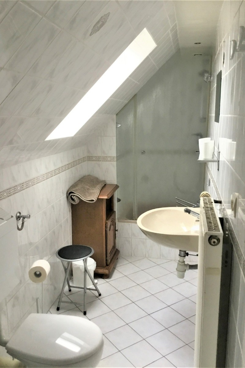 Salle d'eau étage avec toilettes