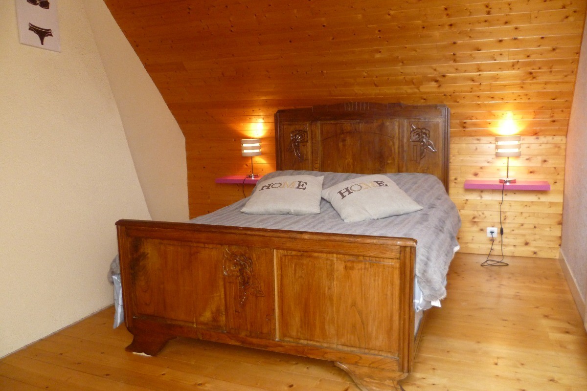 chambre 2 avec rangement et portant