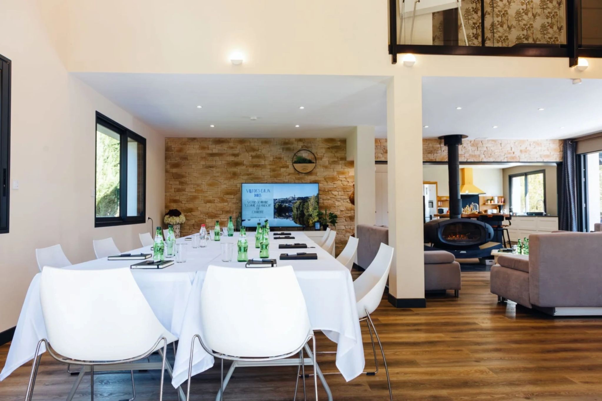 Séjour aménagée pour une réunion professionnelle