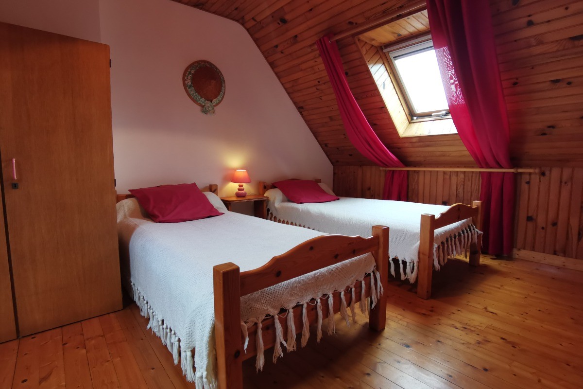 Chambre avec 2 lits 90