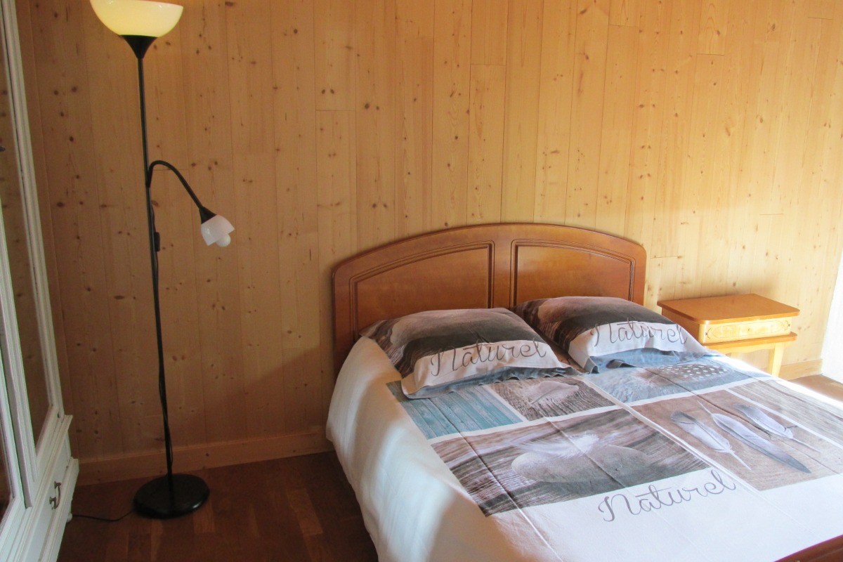 Chambre indépendante - lit 140cm à l'étage - Gïte "Ar Merglet" en Brocéliande près de Paimpont