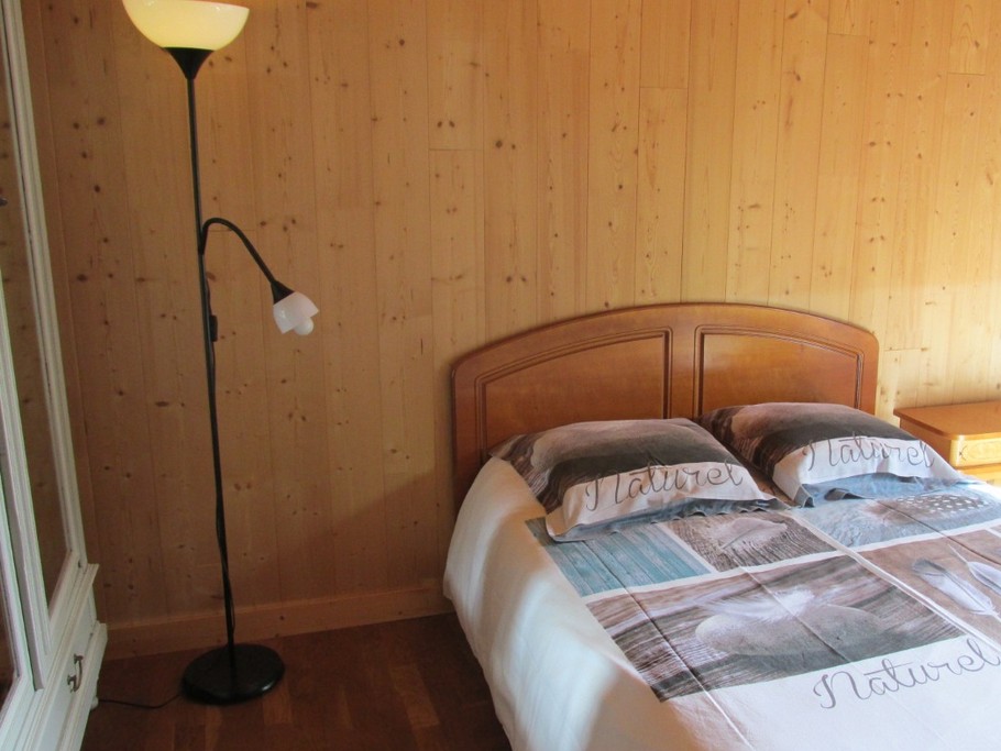 Chambre indépendante - lit 140cm à l'étage - Gïte "Ar Merglet" en Brocéliande près de Paimpont