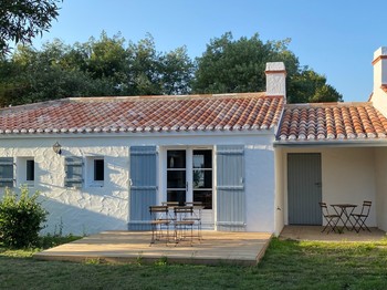 Jardin avec préau