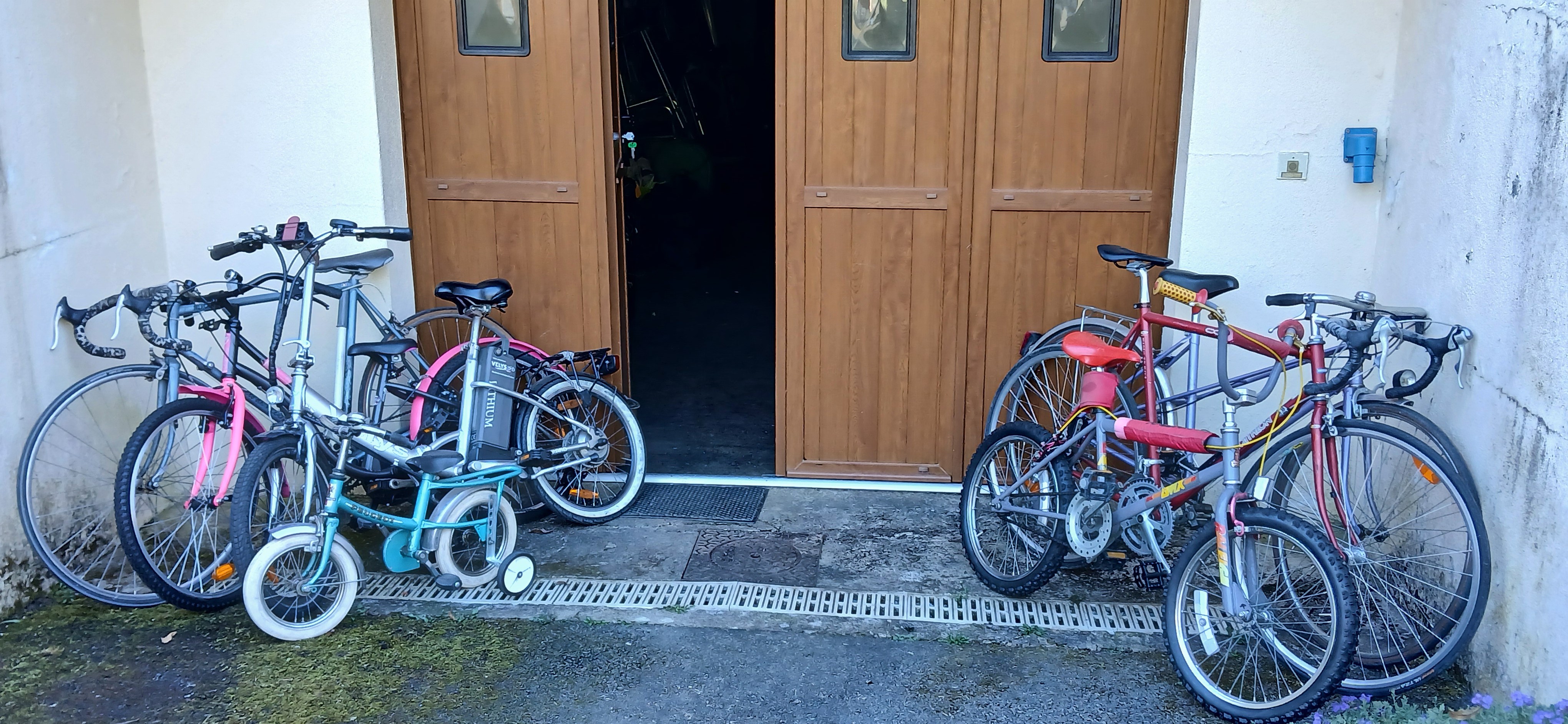 L'Hirondelle, Flayat, Creuse, Prêt vélos dont un électrique