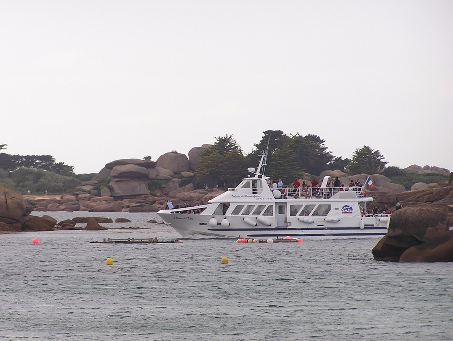 the bay of Ploumanac'h during a visit to the Seven Islands
