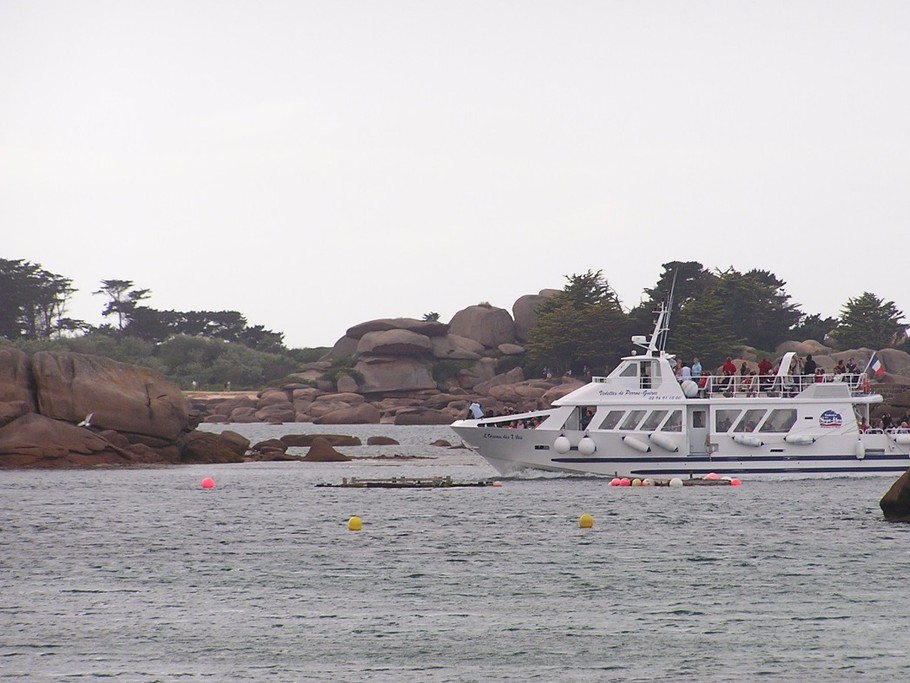 the bay of Ploumanac'h during a visit to the Seven Islands