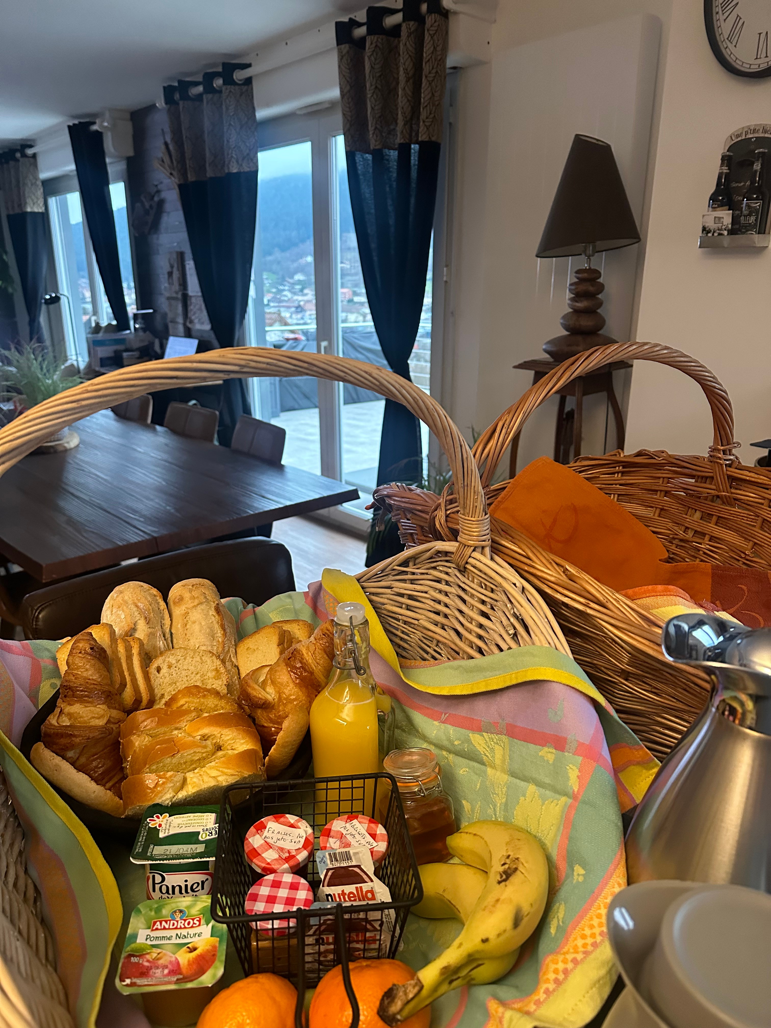 Petit déjeuner - Chambre d'hôtes Cocoon Le Nid Cosy d'Isa