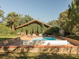 Shared swimming pool