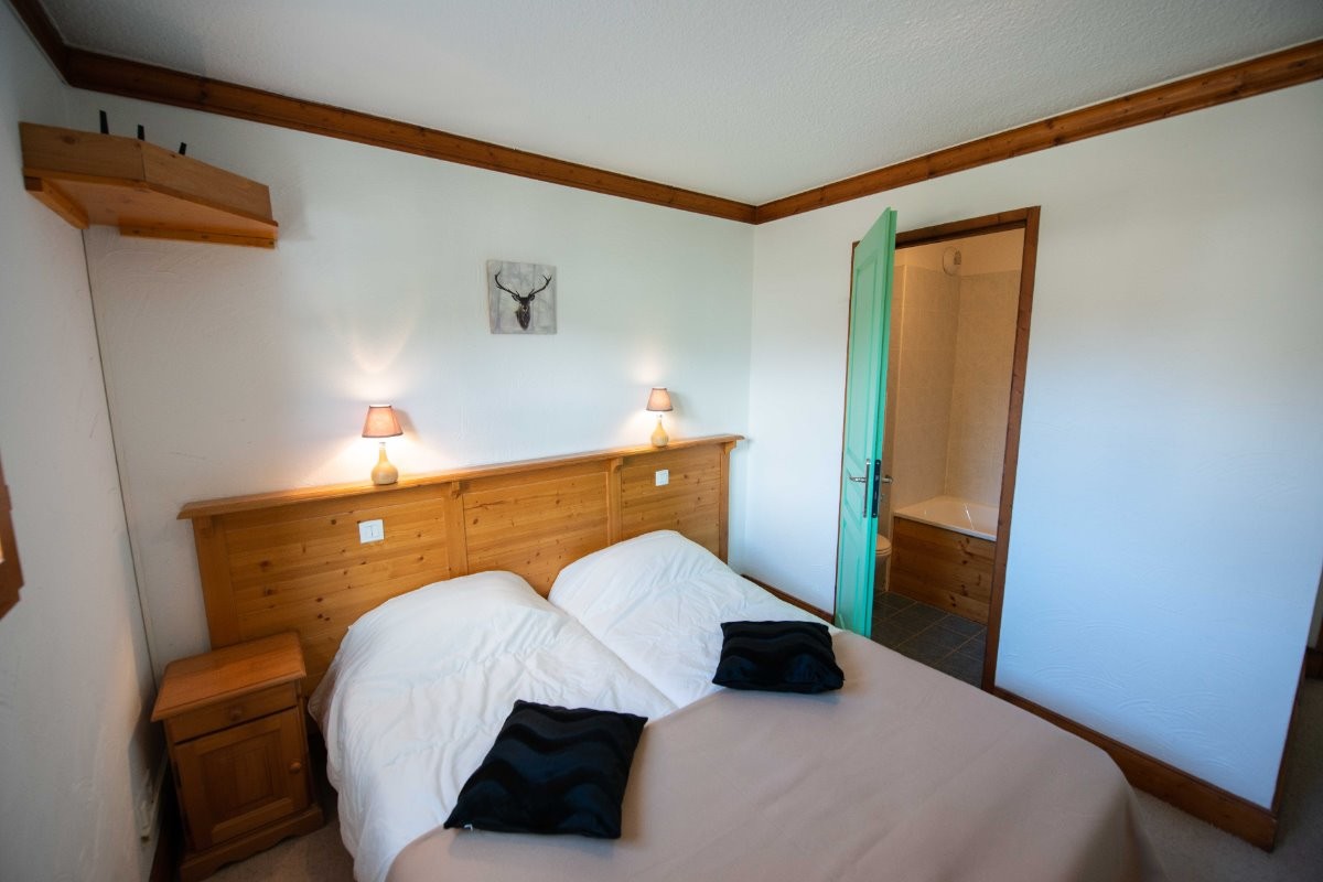 1 chambre avec salle de bain baignoire