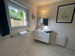 Agapanthe shower room