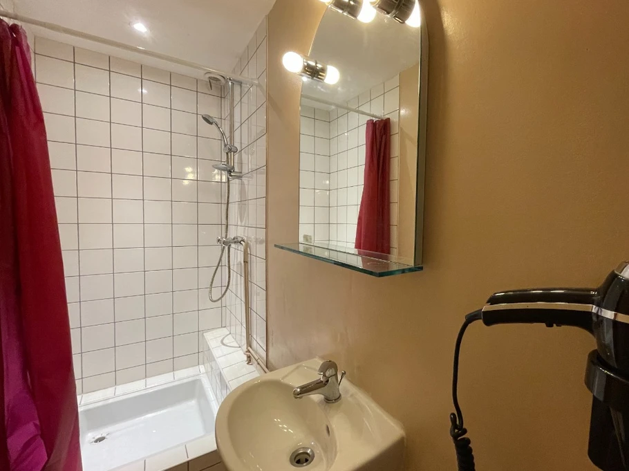Salle d'eau dans la chambre n°2 - Ferme La Vigotte