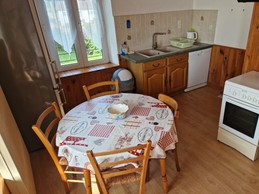 Cuisine toute équipée - Gîte Vosgien Chez Capucine et Mirabelle à BELLEFONTAINE 88