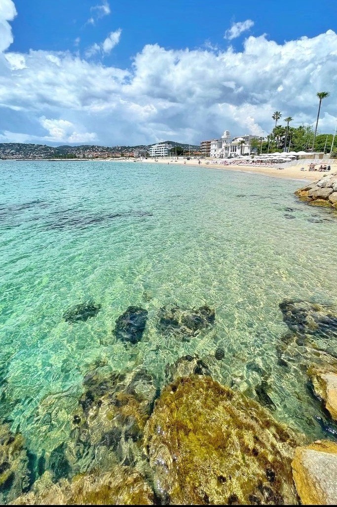 la plage à 2 pas